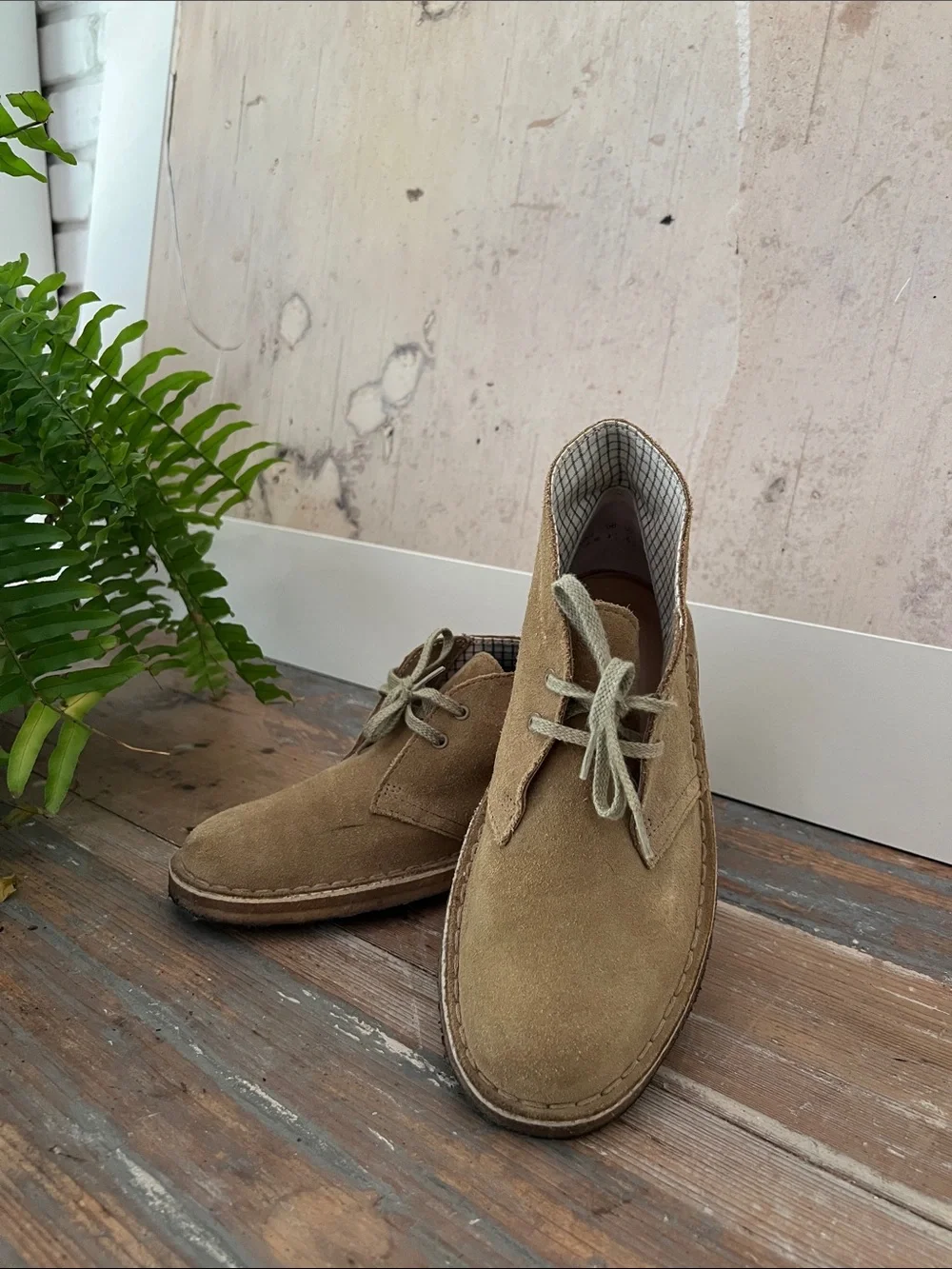 CLARKS Original Desert Boot in Tan Sand Suede, Size 6.5